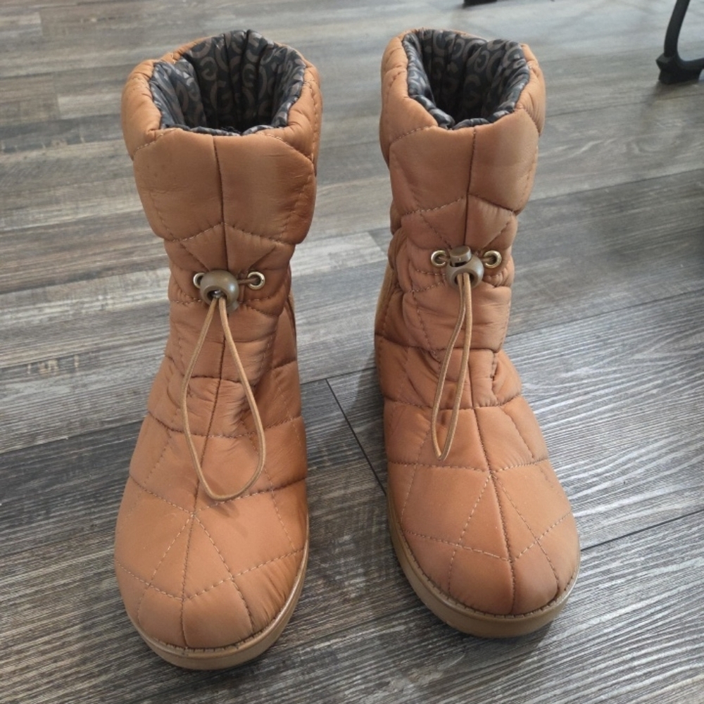 G by Guess Tan Quilted Winter Boots